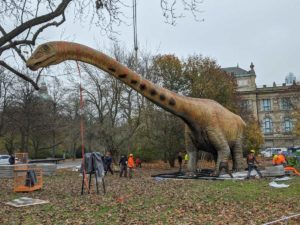 Seismosaurus vor dem Landesmuseum