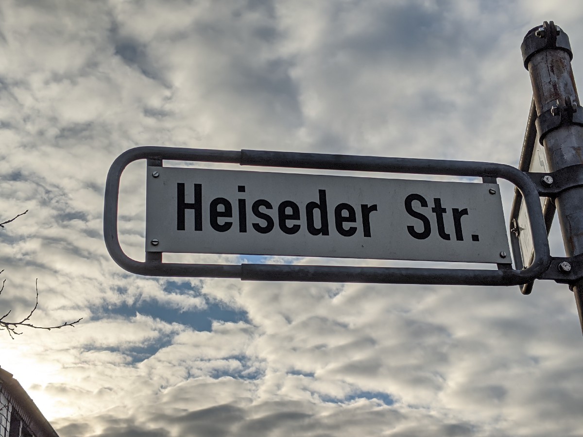 Heiseder Straße (Straßenschild)