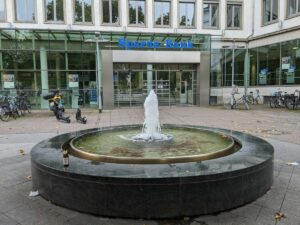 Brunnen vor der Sparda Bank Hannover