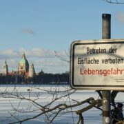 Eisfläche betreten verboten - Lebensgefahr