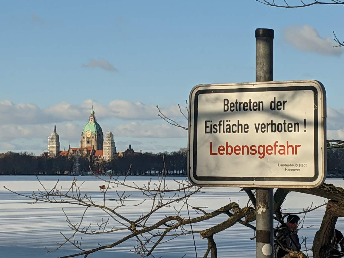 Eisfläche betreten verboten - Lebensgefahr