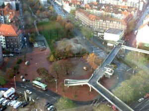 Blick auf den Küchengarten mit Fußgängerbrücke (2004)